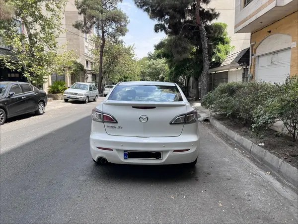مزدا، 3 نیو صندوق دار