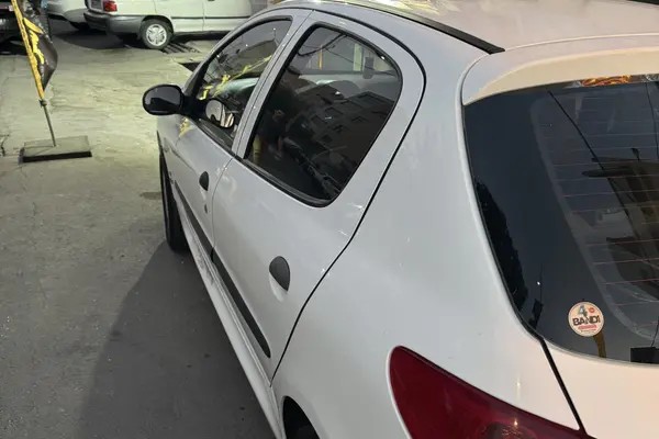 پژو، 206
