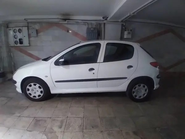 پژو، 206