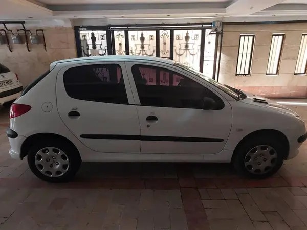 پژو، 206