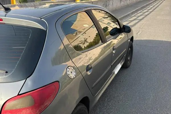 پژو، 206