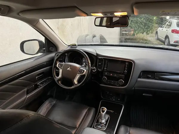 میتسوبیشی، اوتلندر PHEV