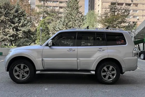 میتسوبیشی، پاجرو چهار در
