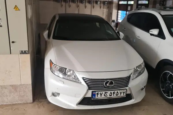 لکسوس، ES