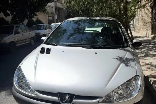 پژو، 206