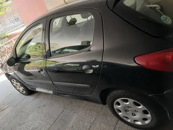 پژو، 206