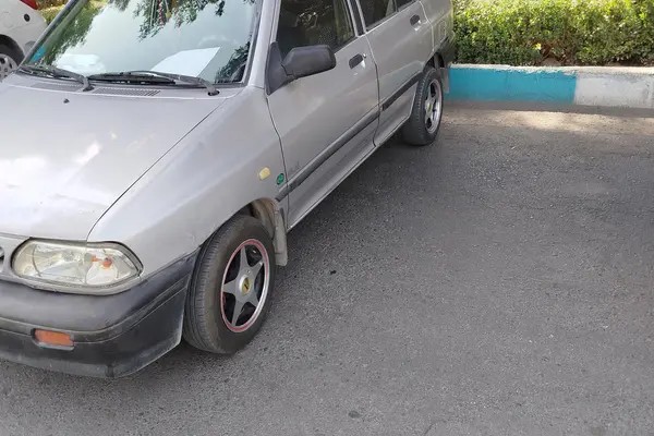 پراید، صندوق دار