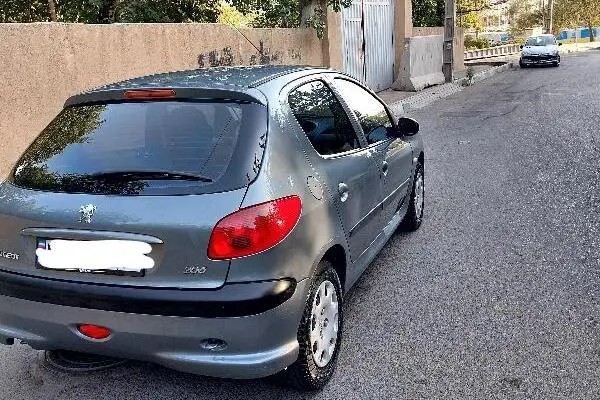 پژو، 206