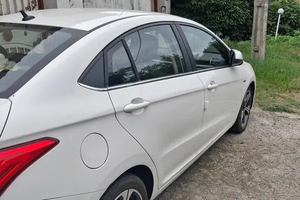 ام وی ام، آریزو 5ev