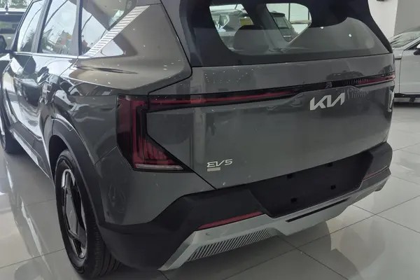 کیا، EV5