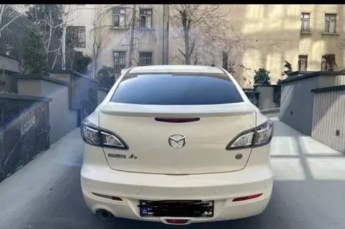 مزدا، 3 نیو صندوق دار
