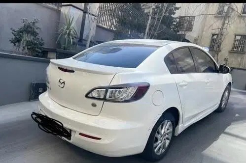 مزدا، 3 نیو صندوق دار