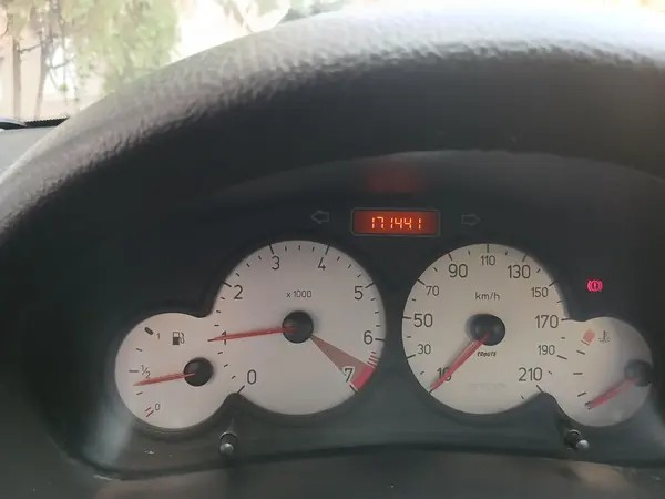 پژو، 206