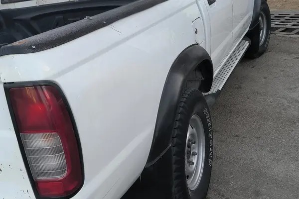 نیسان، پیکاپ دو کابین