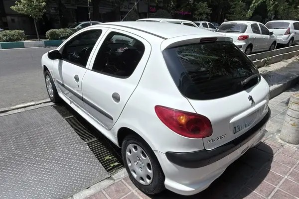 پژو، 206