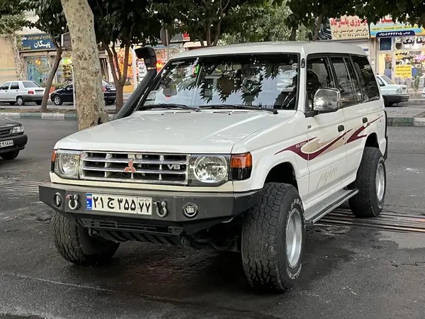 میتسوبیشی، پاجرو چهار در