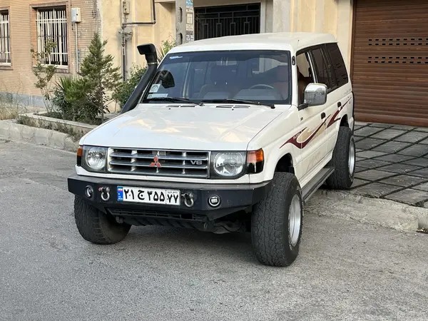 میتسوبیشی، پاجرو چهار در