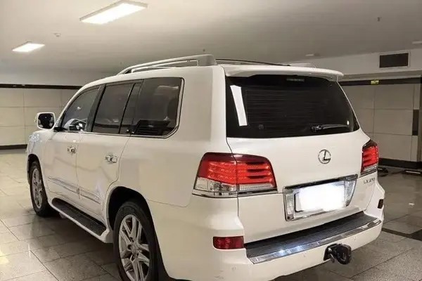 لکسوس، LX