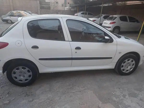 پژو، 206