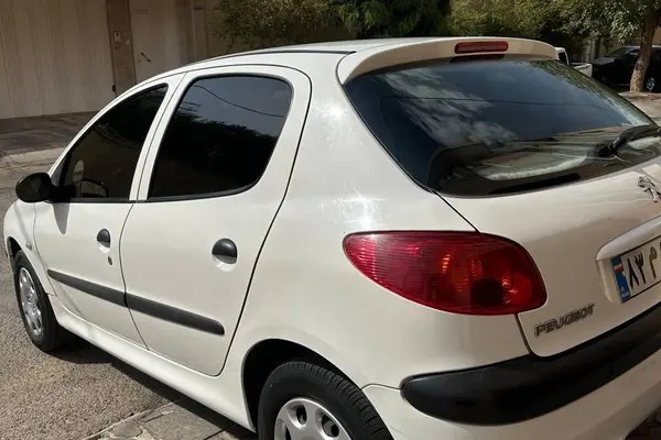 پژو، 206