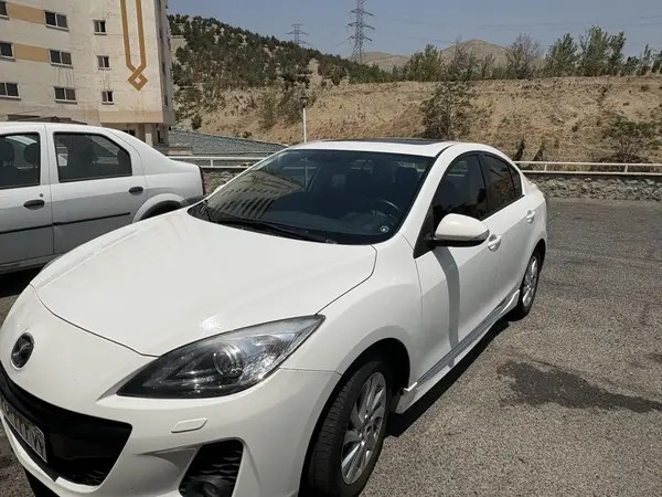 مزدا، 3 نیو صندوق دار