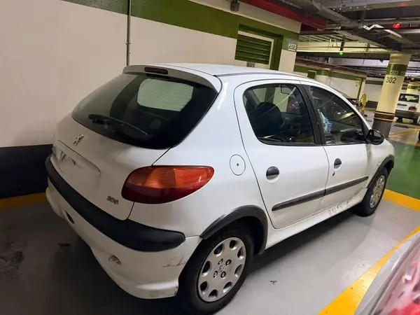 پژو، 206