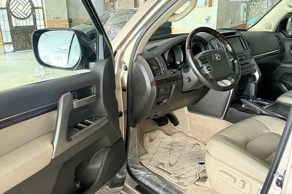 تویوتا، لندکروز چهار در